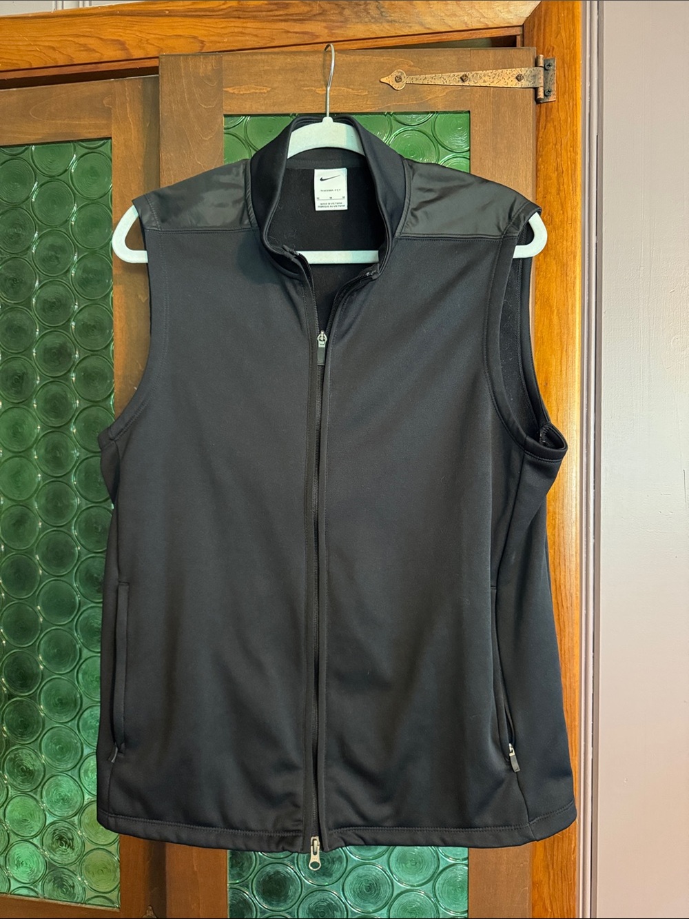 Nike Men’s Black Full-Zip Sleeveless Vest